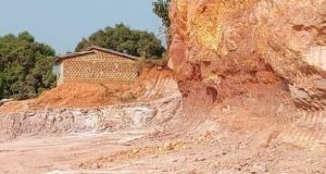 COYAH : une carrière d’argile contribue à la pollution…